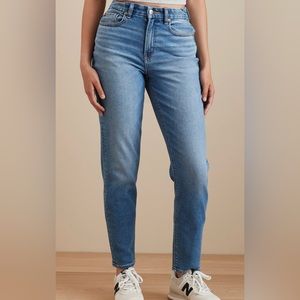 American Eagle Curvy Mom Jeans - Size 6